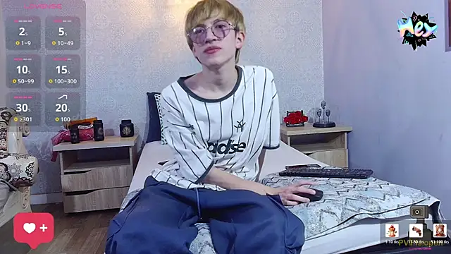 axell stone  online show from July 6, 2026, 8:44 pm