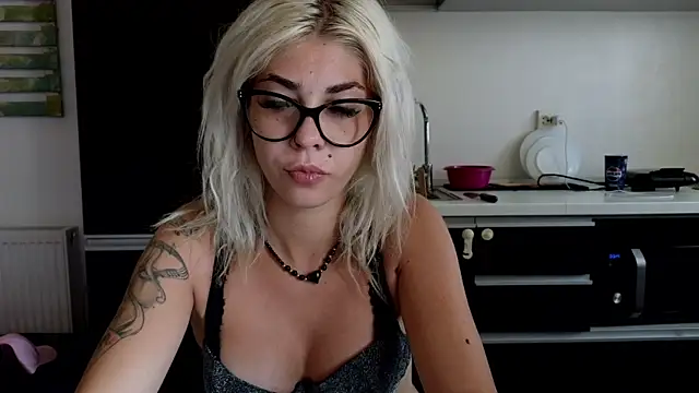 Sarahcamsx online show from July 17, 2026, 8:22 am