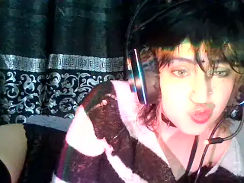 kittenpasive30 online show from June 18, 2026, 2:44 pm
