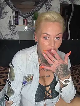 Snapshot of InkedMissLaBaehm chatting on June 17, 2026, 10:41 pm InkedMissLaBaehm online show from June 17, 2026, 10:41 pm