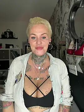 Snapshot of InkedMissLaBaehm chatting on July 26, 2026, 10:16 pm InkedMissLaBaehm online show from July 26, 2026, 10:16 pm