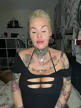 Snapshot of InkedMissLaBaehm chatting on July 17, 2026, 10:18 pm InkedMissLaBaehm online show from July 17, 2026, 10:18 pm