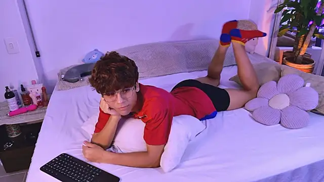 Samy Twink online show from July 1, 2026, 1:17 am