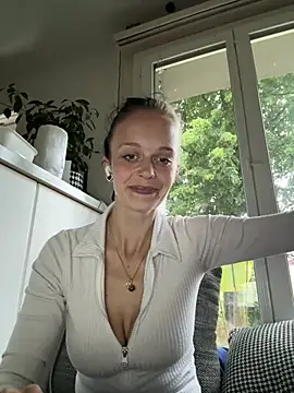LillyWannaPlay online show from June 11, 2026, 6:27 pm