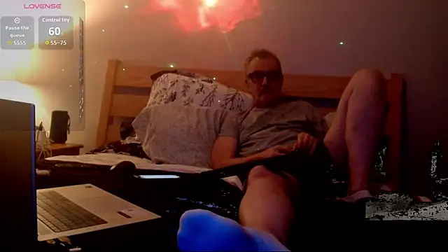 Snapshot of KinkyStacheDaddy chatting on July 20, 2026, 6:10 am KinkyStacheDaddy online show from July 20, 2026, 6:10 am