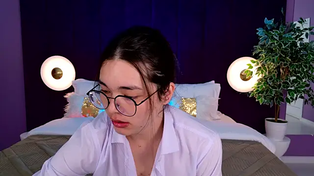 MaddieMeyer online show from July 16, 2026, 3:47 am
