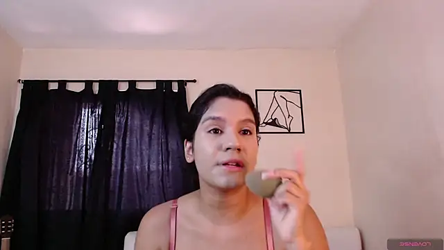 Veronica M online show from June 25, 2026, 6:24 pm
