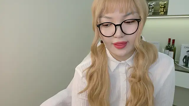 sakuraclover online show from June 25, 2026, 4:21 am