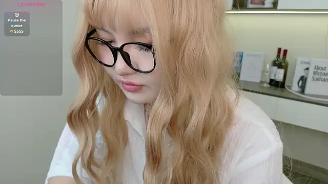 sakuraclover online show from June 20, 2026, 3:55 am