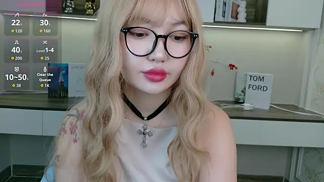 sakuraclover online show from June 28, 2026, 4:19 am