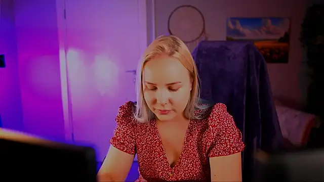stellawatts online show from June 25, 2026, 8:08 am