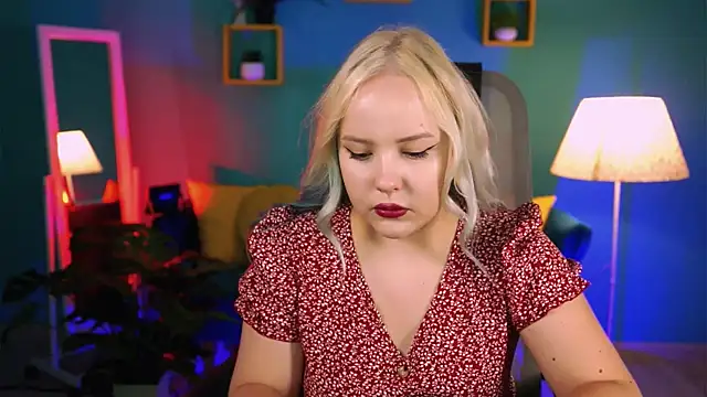 stellawatts online show from June 16, 2026, 8:03 am