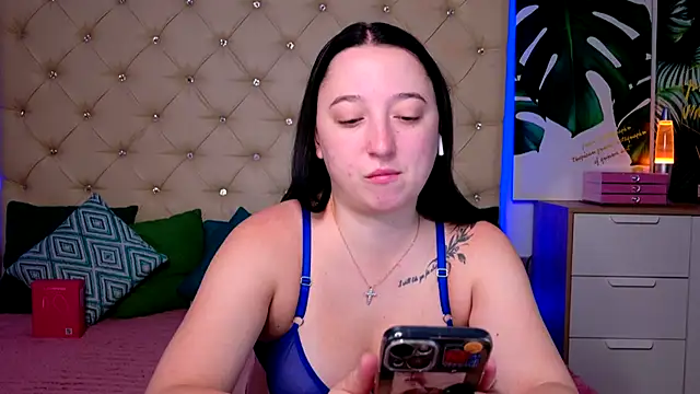 AVA MAXIMUS online show from June 19, 2026, 4:51 am