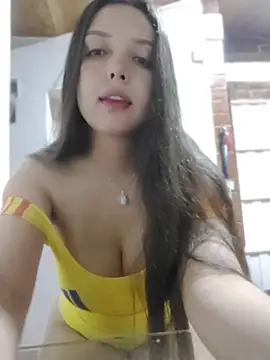 Snapshot of Bella_Karoline chatting on July 8, 2026, 12:13 am Bella Karoline online show from July 8, 2026, 12:13 am