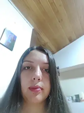 Snapshot of Bella_Karoline chatting on June 30, 2026, 12:32 am Bella Karoline online show from June 30, 2026, 12:32 am