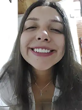 Snapshot of Bella_Karoline chatting on July 5, 2026, 12:04 am Bella Karoline online show from July 5, 2026, 12:04 am