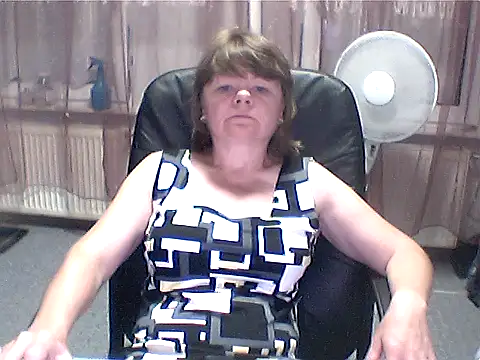 MoonLady40 online show from June 26, 2026, 8:20 am