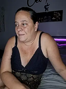 Snapshot of Madame100E chatting on July 1, 2026, 10:43 pm Madame100E online show from July 1, 2026, 10:43 pm