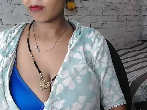 NottyMomo online show from June 17, 2026, 5:12 pm