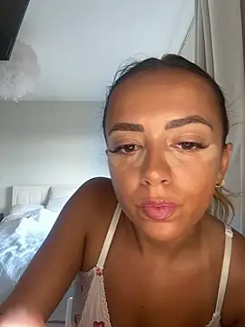 Harrietbronzex online show from July 13, 2026, 4:06 pm