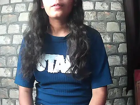 Snapshot of CUTIE-PARI- chatting on June 15, 2026, 7:52 am CUTIE-PARI- online show from June 15, 2026, 7:52 am