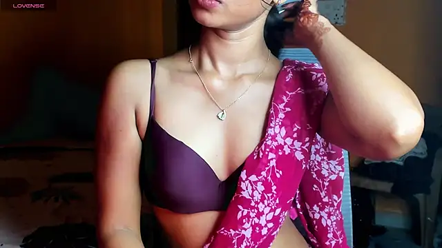 Starry Leila online show from June 27, 2026, 8:53 am