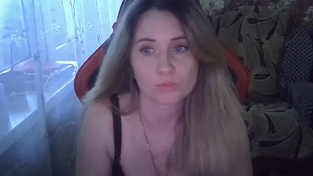 Snapshot of KiraKisskiss chatting on June 16, 2026, 2:06 pm KiraKisskiss online show from June 16, 2026, 2:06 pm