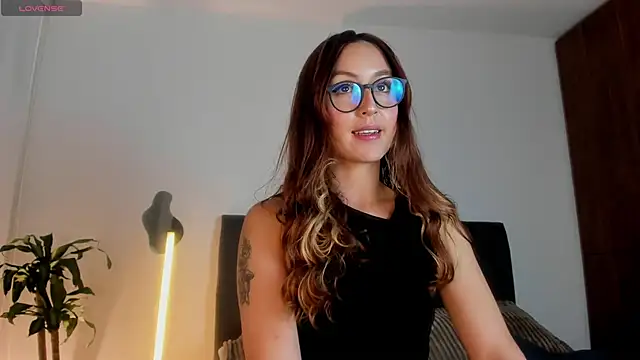 SweetCatii online show from June 17, 2026, 3:33 pm