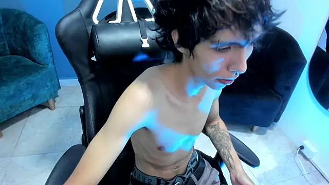 Snapshot of justin_twink20 chatting on July 2, 2026, 12:44 pm justin twink20 online show from July 2, 2026, 12:44 pm