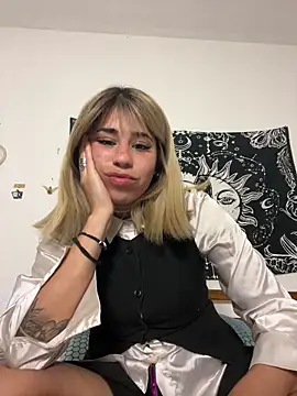 sashaaaaa2026 online show from June 16, 2026, 9:48 pm