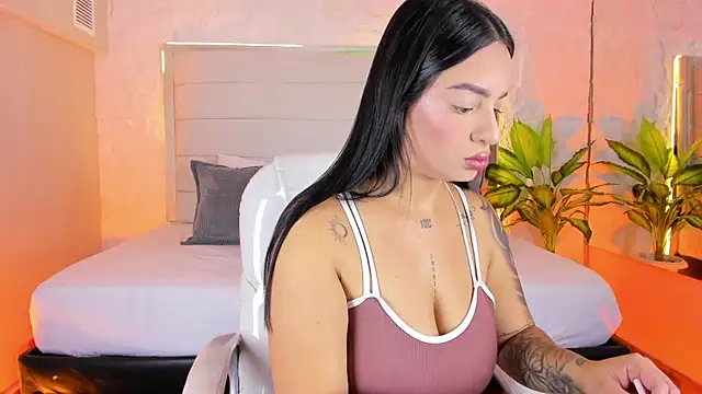 LissaBrown  online show from June 30, 2026, 7:25 pm