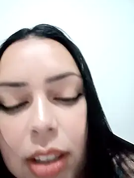 StellaPeituda online show from August 1, 2026, 5:05 am