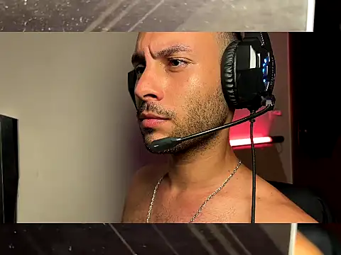 LEVIAVILA online show from June 17, 2026, 3:50 am