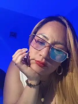 Chikyardiente2068 online show from June 19, 2026, 1:33 am