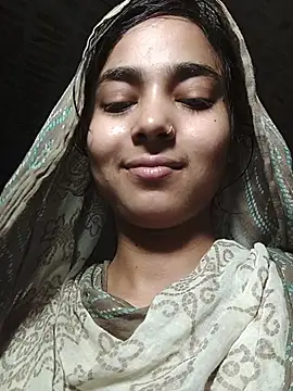 Snapshot of Simran_143 chatting on July 15, 2026, 4:25 pm Simran 143 online show from July 15, 2026, 4:25 pm