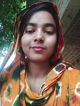 Snapshot of Simran_143 chatting on August 3, 2026, 4:42 am Simran 143 online show from August 3, 2026, 4:42 am