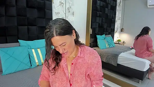 CharlotteG  online show from July 24, 2026, 1:18 pm