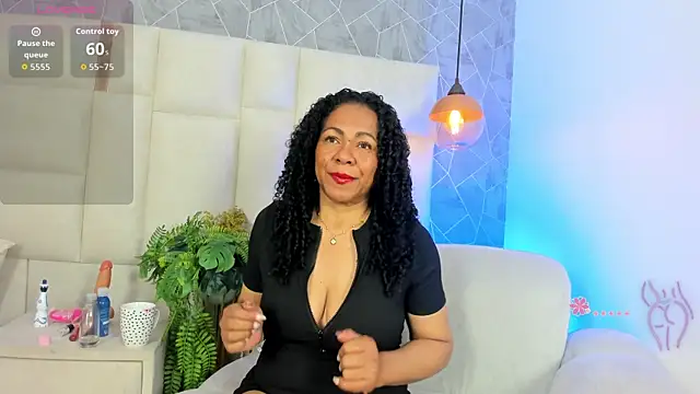 Nahomi Dominique online show from July 4, 2026, 12:43 pm