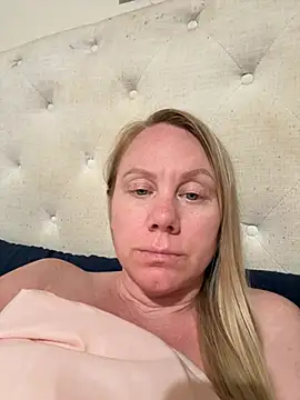 Snapshot of feisty_foxx chatting on June 19, 2026, 5:46 am feisty foxx online show from June 19, 2026, 5:46 am