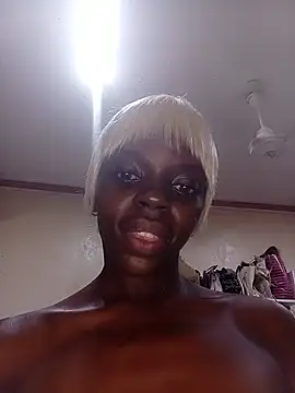 Highonmoglie online show from June 18, 2026, 8:58 pm
