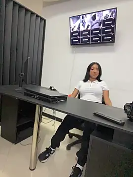 Snapshot of Julieta_Vegaax chatting on June 19, 2026, 3:12 am Julieta Vegaax online show from June 19, 2026, 3:12 am