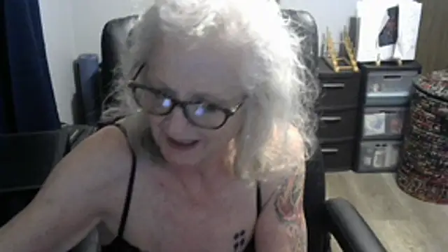 Joleendelacroix online show from July 3, 2026, 2:18 am