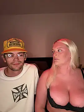 Snapshot of Blondebarbie21 chatting on August 9, 2026, 12:51 am Blondebarbie21 online show from August 9, 2026, 12:51 am