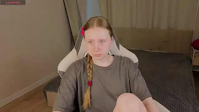 Snapshot of LiliTiny chatting on July 6, 2026, 1:34 am LiliTiny online show from July 6, 2026, 1:34 am
