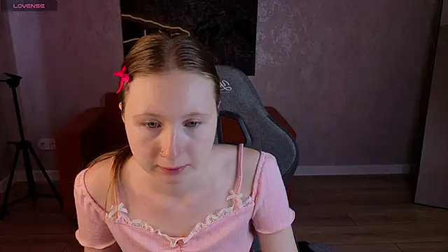 Snapshot of LiliTiny chatting on June 27, 2026, 1:22 am LiliTiny online show from June 27, 2026, 1:22 am