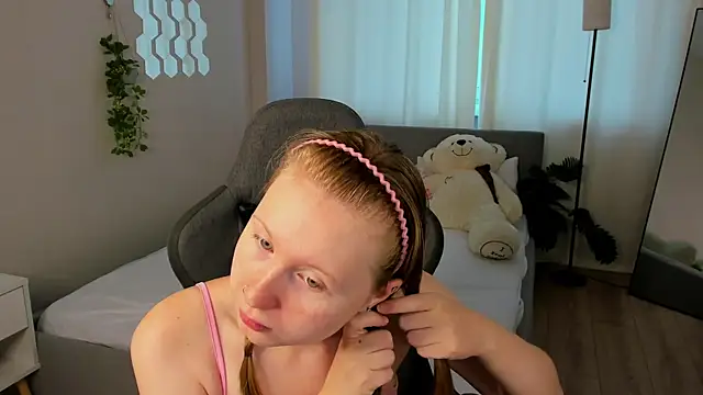 Snapshot of LiliTiny chatting on August 9, 2026, 3:23 am LiliTiny online show from August 9, 2026, 3:23 am