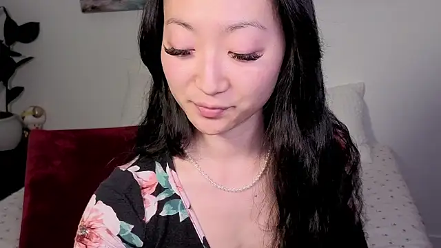 MySweetSofie online show from October 8, 2025, 9:48 pm