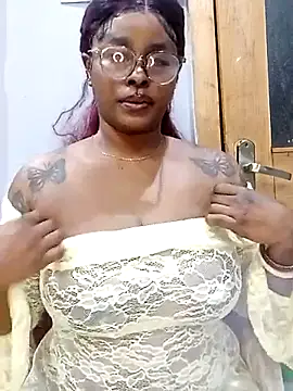 pearlsweetgirl online show from August 6, 2026, 10:54 am