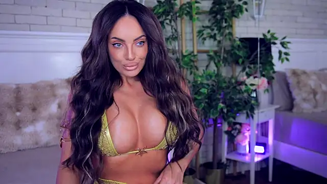 annabellahot online show from June 5, 2026, 3:44 am