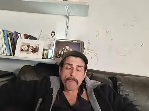 Snapshot of BrunoAlphaBR chatting on July 9, 2026, 10:48 am BrunoAlphaBR online show from July 9, 2026, 10:48 am
